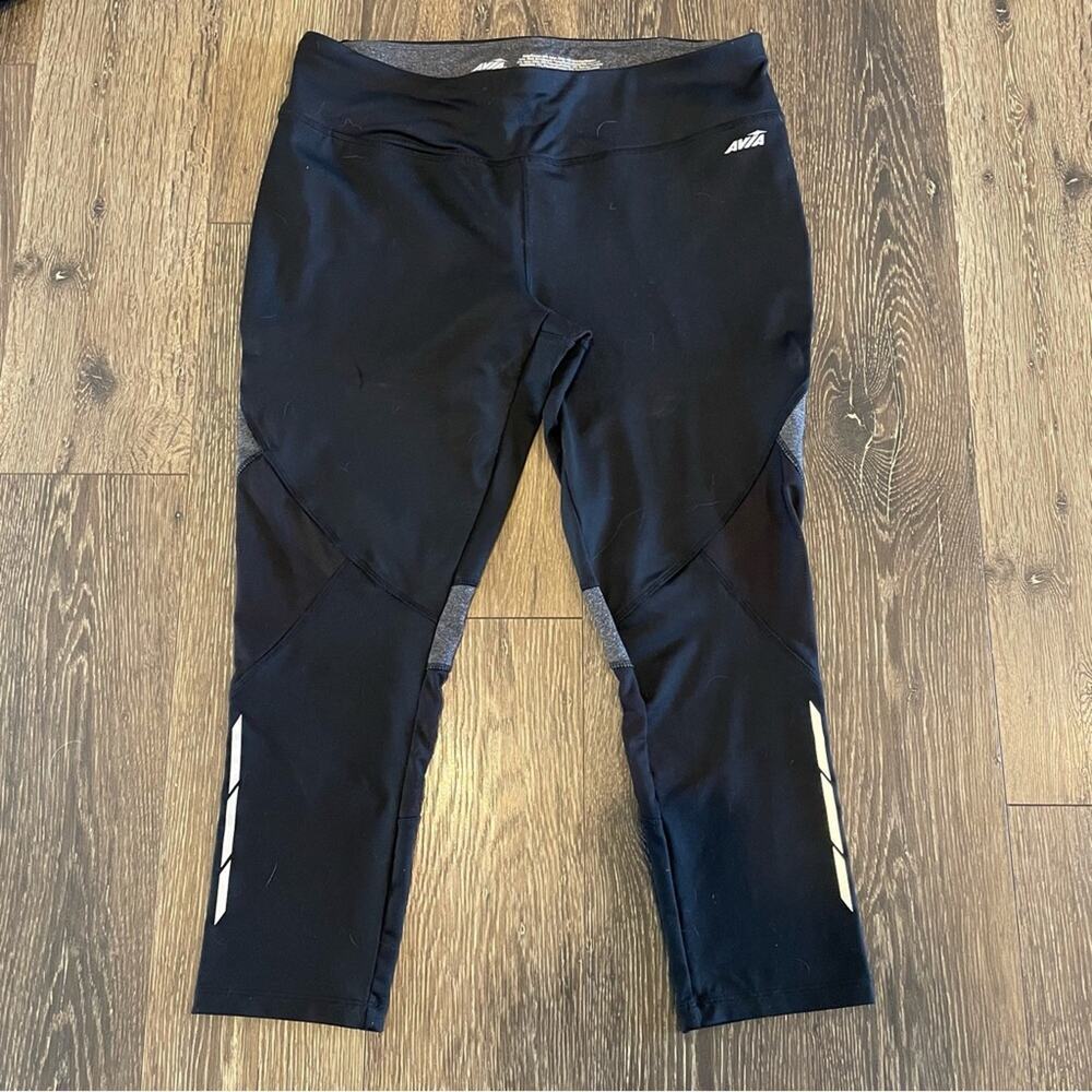 AVIA Black & Charcoal Gray Cropped Workout Leggings Size L